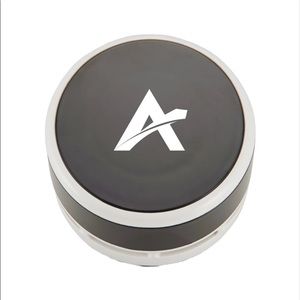 2/$20 Mini Desk Cordless Vacuum Batteries Included White / Black NWT / NIB